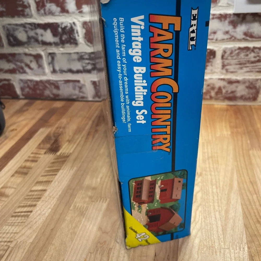 NEW Vintage 1993 ERTL Farm Country Building Set 4233 Red Barn Animals 42 Pieces